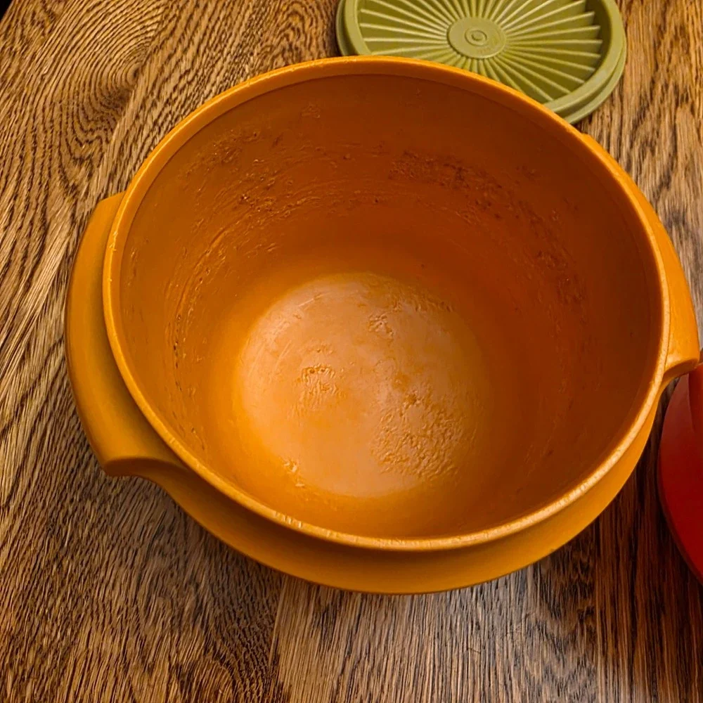 Vintage Tupperware Servalier Bowls 20 oz Orange Mustard Sunburst Lids Set of 2